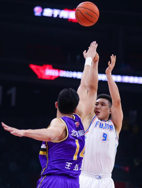 包含托特纳姆发布备战花絮；关键时刻迎来里程碑；CBA季后赛任务艰巨；团队化学反应显著的词条