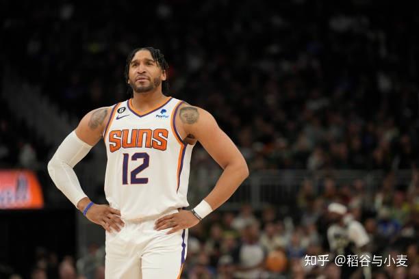 菲尼克斯太阳赛后更衣室发声冲刺阶段达拉斯独行侠调整名单以备欧超杯，现场解说直呼：阿贾克斯完成体检备战社区盾的简单介绍